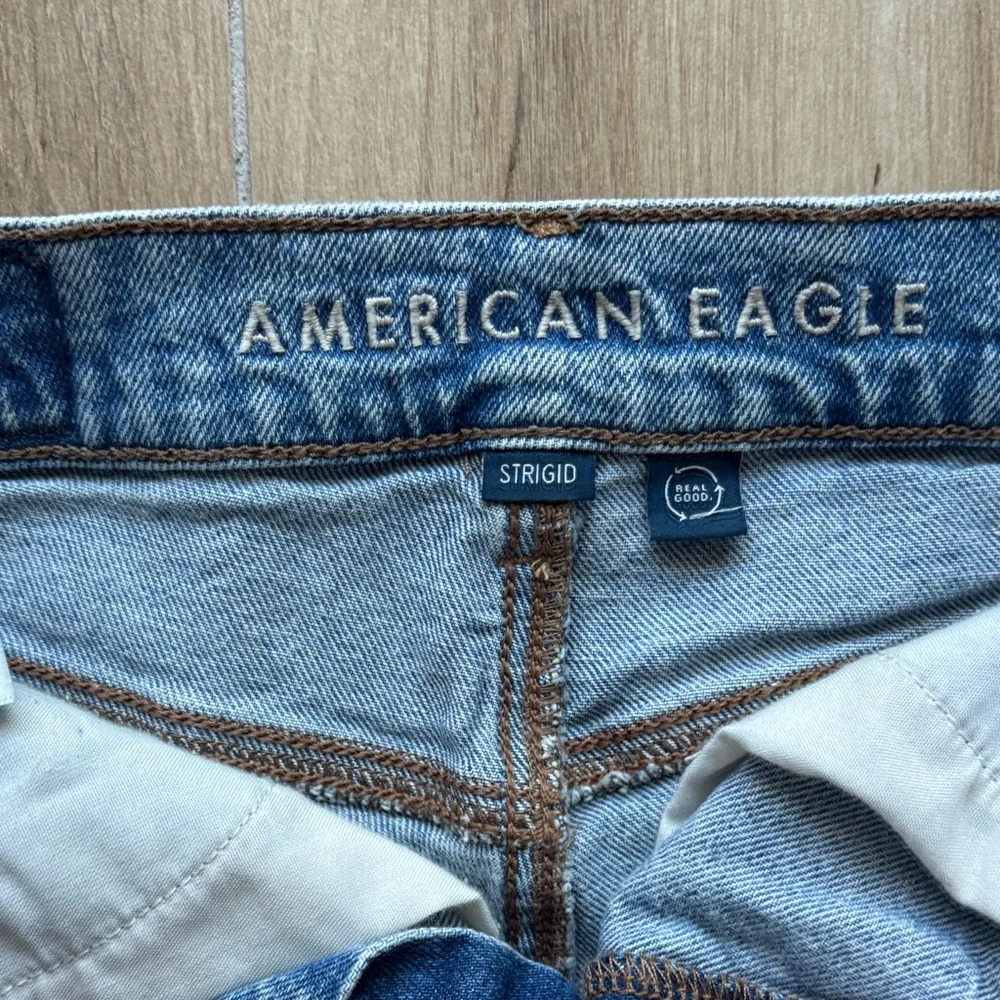American Eagle Outfitters Women’s Distressed Denim Shorts - Picture 5 of 7